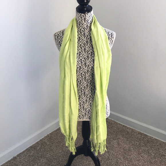 Bright green scarf - Picture 2 of 4